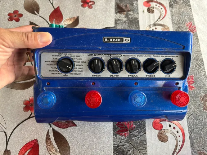 Pedal modulação Line 6 MM4