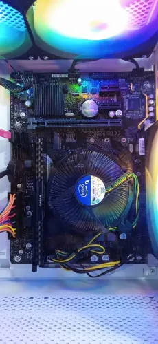 Kit AM4, 4gb de ram DDR4 funcionando somente 1 slot de memória