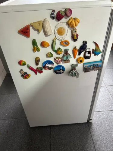Vendo frigobar cônsul branco em perfeito funcionamento e estado de conservação.