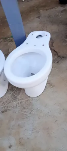 Vendo esse vaso usado acoplado sem a caixa 