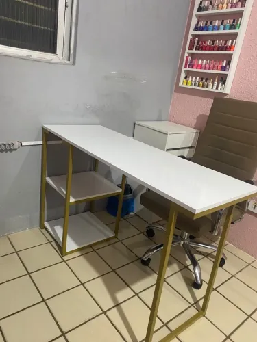 Vendo mesa escrivaninha ou para fazer unhas