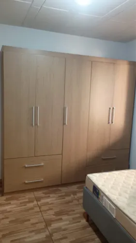 Guarda roupa super conservado, muito novo, está nesse valor pq preciso entregar a casa