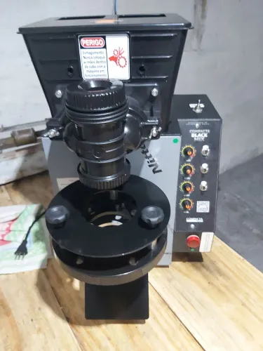 Maquina para produção de salgado, macarrão, doce,Biscoitos...