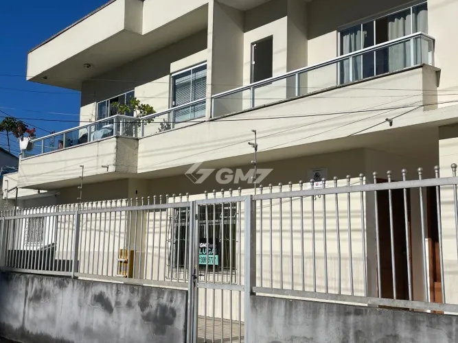 Apartamento para locação anual no centro de Balneário