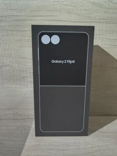Samsung Galaxy Z Flip 8