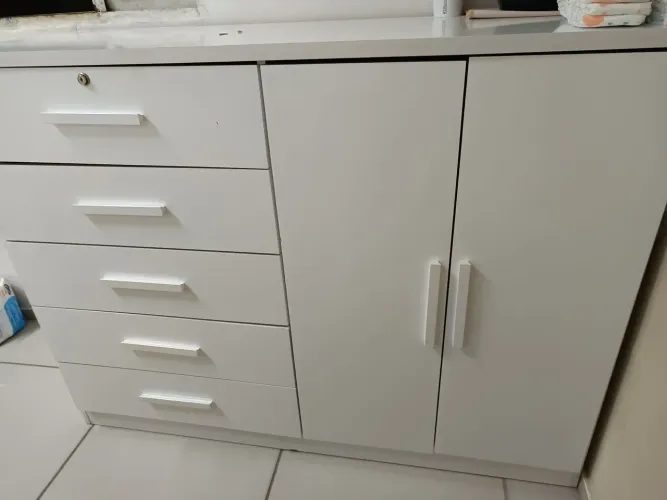 Cômoda semi-nova