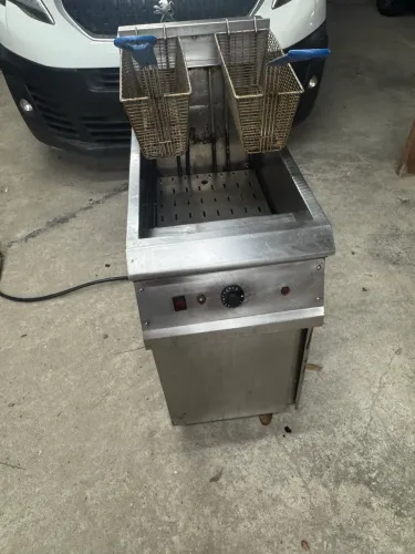 Fritadeira elétrica industrial 220 V trifásica