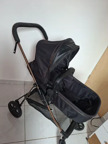 Vendo carrinho e bebê conforto Galzerano ( carrinho pouco utilizado)