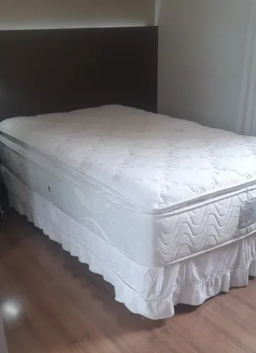 Cama e colchão viúva. Preço $900,00. Retirada Cidade Nova- BH. Motivo mudança de estado.