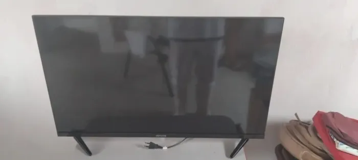 televisão semi nova usada poucas vezes