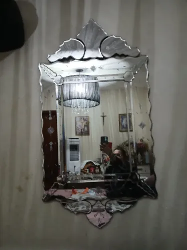 VENDO ESPELHO NOVO E LINDO VENEZIANO BISOTADO MOTIVO: MUDANÇA