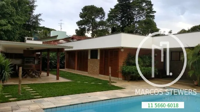 Casa térrea com piscina no Bolsão de Interlagos