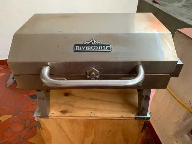 Churrasqueira a Gás RiverGrille Inox com Tampa - Ótimo Estado