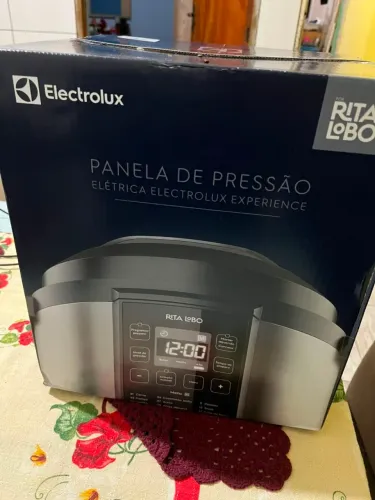 Panela de Pressão Elétrica Electrolux Rita Lobo Experience Digital preta 127V.