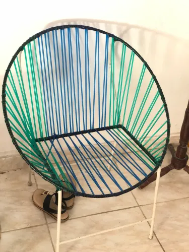 Cadeira de fios de plastico 