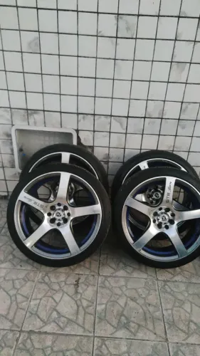 Rodas 17 4/100/108 importadas JWL VIA Zuma.