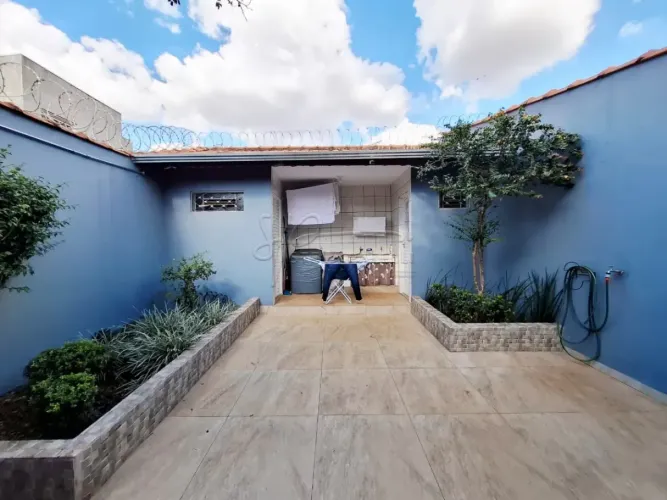 Casa de 217m² com 03 quartos para locação - Campos Elíseos
