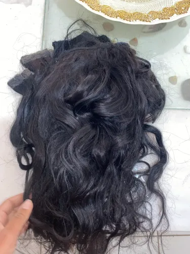 Cabelo ondulado preto 60cm na tela 