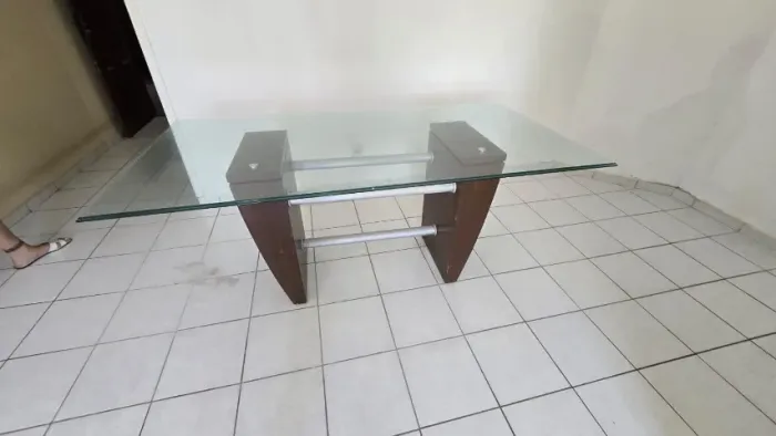 Vendo mesa de jantar 6 lugares