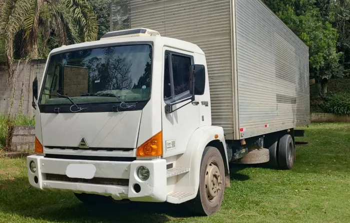 Vendo caminhão Agrale 13.000 ano 2008 com baú e rastreador.