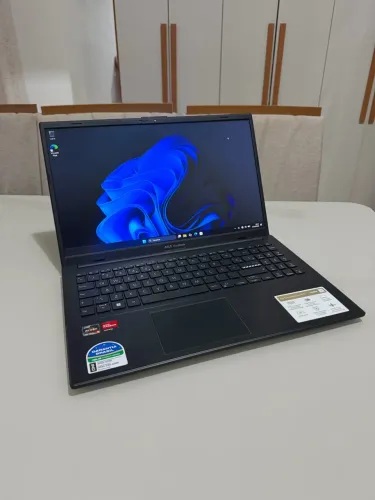 ASUS VivoBook Go 15 E1504FA Ryzen 5 7520U, 8GB RAM DDR5, SSD 512GB, Radeon Graphics