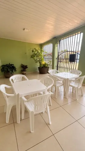 VENDO 2 JOGOS DE MESAS E CADEIRAS TRAMONTINA
