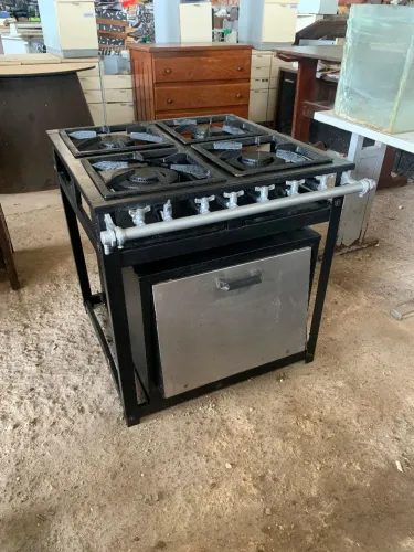 Fogão industrial top, funcionando perfeitamente, 1.300 reais, não entrego