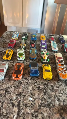 Lote com 72 Carrinhos Maisto e Hot Wheels Originais - Coleção