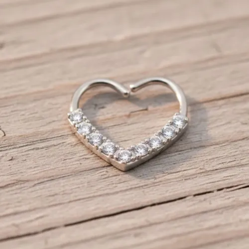 Piercing para o Daith Coração semi Cravejado com Pedra de Zircônia