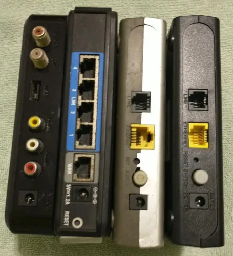 Receptor de Tv Sky e Positivo e roteadores de rede (Todos funcionando)