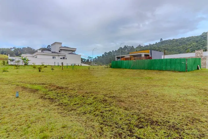 Terreno à venda no Cond. Gralha Azul em Camboriú