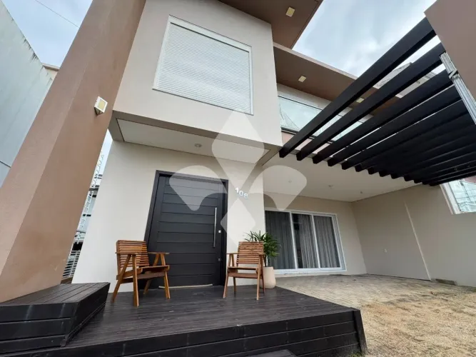 Casa com 01 suíte + 02 dormitórios no bairro Ambrósio em Garopaba/SC