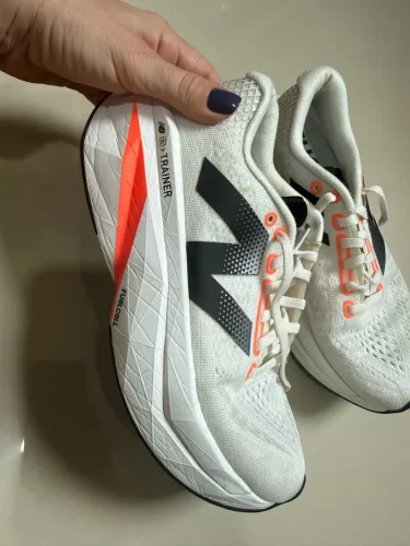 Tênis corrida new balance pouco uso