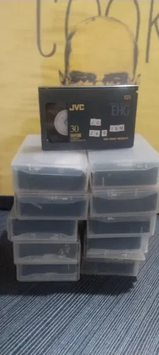 FITAS VHS-C marca JVC.Duracao 30 minutos lote por 100
