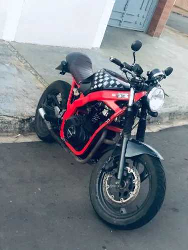 Suzuki GS500E Estilo Café Race 