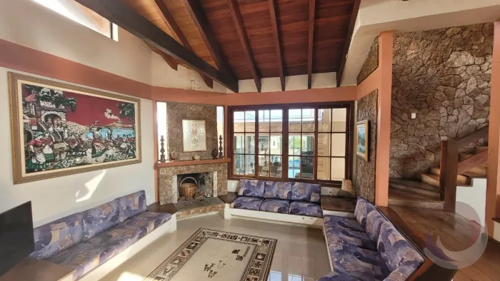 Casa de 386m² com 7 quartos sendo 3 suítes em Itaguaçú
