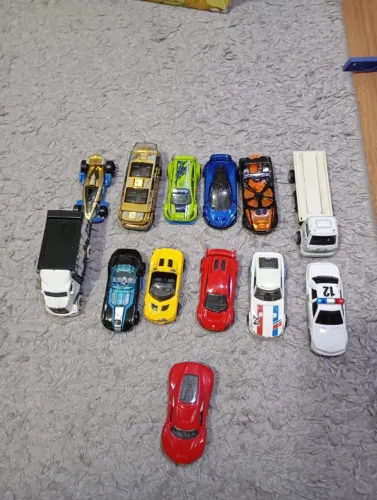 Carrinhos Hot Wheels diversos