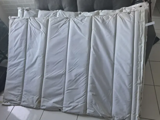 Duas cortinas acústicas abafadoras de som para janelas