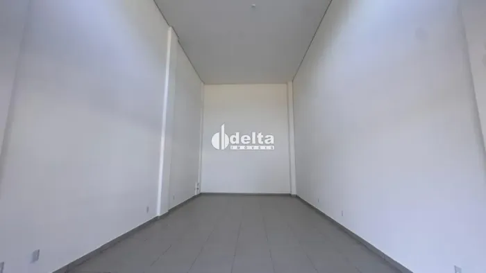 Loja disponível para locação no bairro Granja Marileusa em Uberlândia-MG.