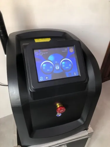 Máquina laser de remoção de tatuagens