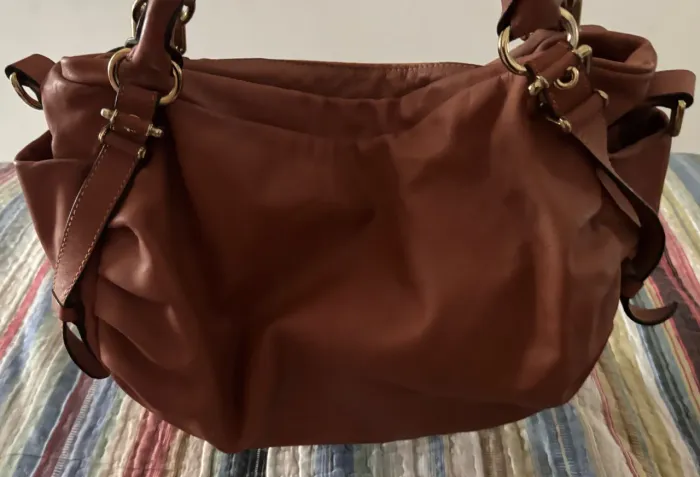 Bolsa feminina de couro molinho