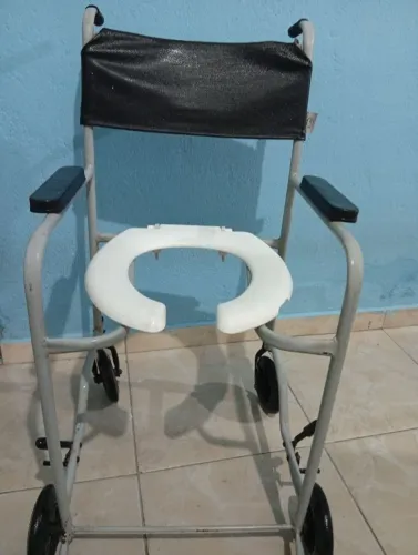 Cadeira de rodas para banho