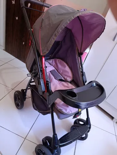 Carrinho de bebê semi novo