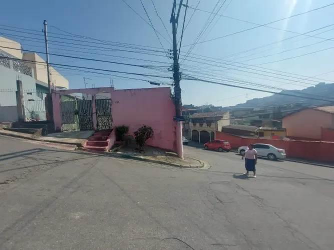 Casa de vila para venda possui 150 metros quadrados com 8 quartos