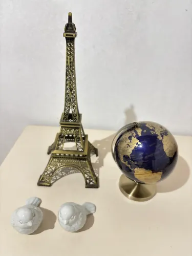 Decoração Torre Eiffel Globo Pássaro 