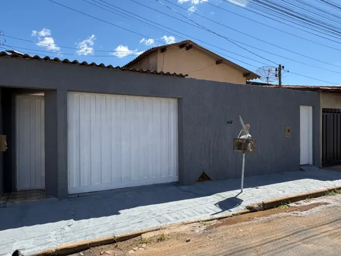 ? OPORTUNIDADE DE VENDA - 2 CASAS NO MESMO TERRENO, PELO PREÇO DE UMA!