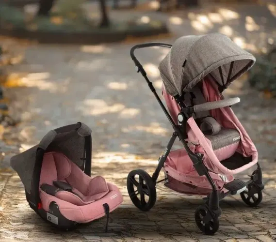 Carrinho de Bebê com Bebê conforto COSCO ROSA