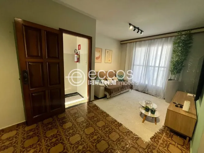 Imóvel Comercial à venda, 3 quartos, 1 suíte, 1 vaga, Cazeca - Uberlândia/MG
