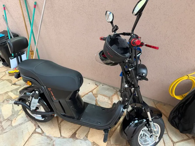 Scotter Elétrica com uma semana de uso 1000w