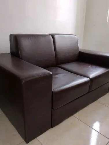 Sofá de couro 2 lugares